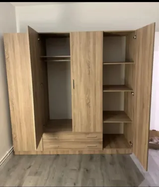 Armarios de madera nuevos