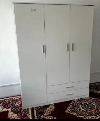 Armarios de madera nuevos