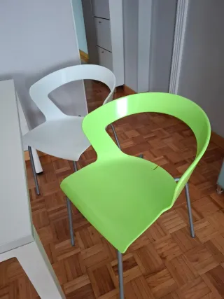 Mesa de comedor y 4 sillas