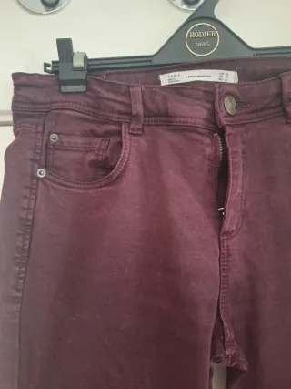 Pantalón burgundy Zara talla 40 granate