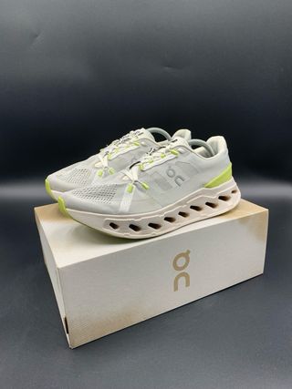 On Cloudeclipse Verde y Blanco