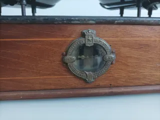 Balanza antigua de latón y madera