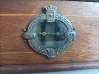 Balanza antigua de latón y madera