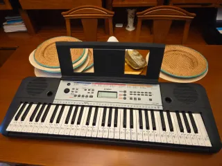 Teclado Yamaha YPT-260