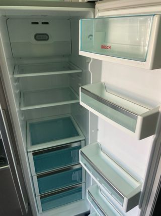 Nevera Bosch Americana le hace falta gas.