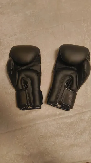Guantes Boxeo Venum Elite y Espinilleras