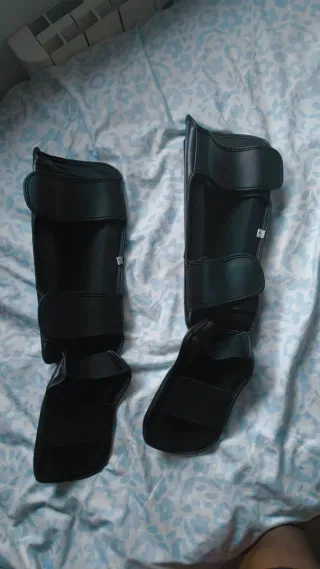 Guantes Boxeo Venum Elite y Espinilleras