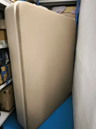 Canapé de matrimonio y Colchón Pikolin