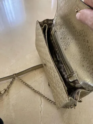 Bolso Guess Dorado