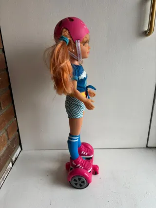 Nancy con Hoverboard que se mueve y Casco