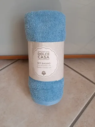Set 2 asciugamani azzurri nuovi