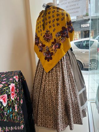 Traje Baturra Amarillo y Marrón
