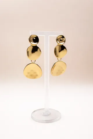 Pendientes dorados elegantes con efecto luz ·