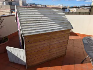 Caseta de madera blanca