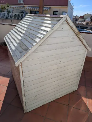 Caseta de madera blanca
