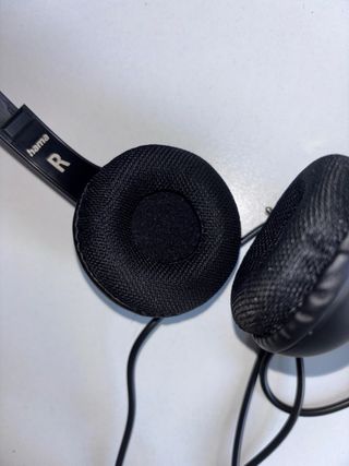 Auriculares con cable negros
