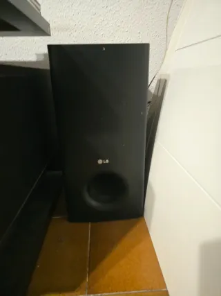 Reproductor DVD LG Negro y sistema de sonido