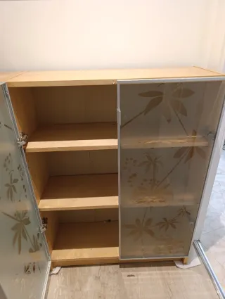 Se venden 1 armario, estanterias