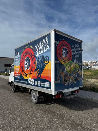 Camión Nissan Cabstar caja cerrada