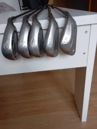 Palos de Golf Ping y Taylor Made