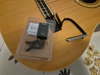 Guitarra Ashton CG60BR con funda