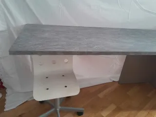 Escritorio y Estantería