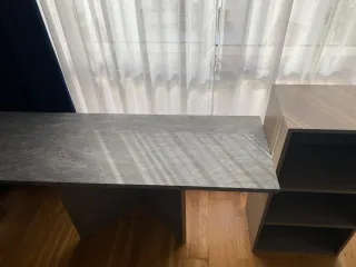 Escritorio y Estantería