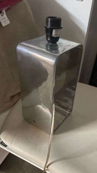 Pie de lámpara de estaño moderno