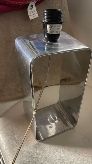 Pie de lámpara de estaño moderno