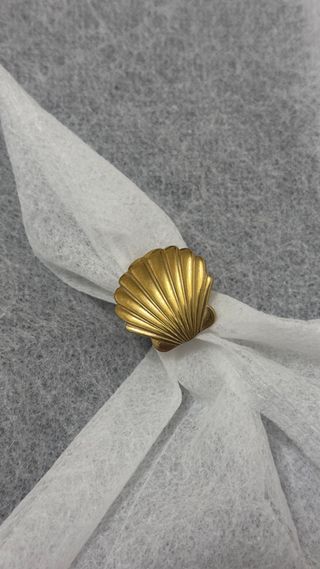 Anillo concha dorado