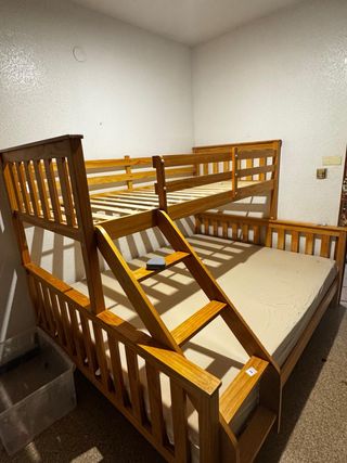 Cama litera de madera