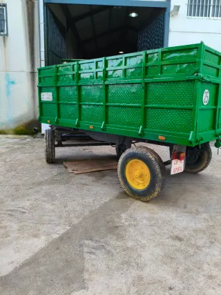 Remolque agrícola verde para tractor