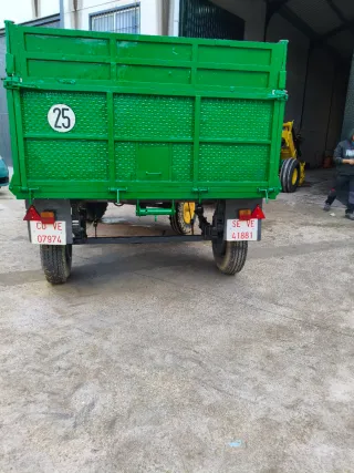 Remolque agrícola verde para tractor