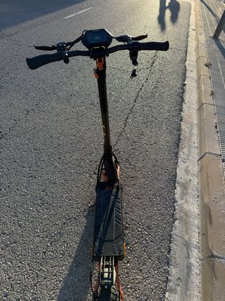 Patinete Eléctrico Kukirin G2 Pro DGT deslimitado.