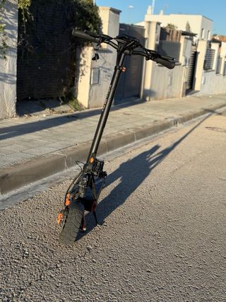 Patinete Eléctrico Kukirin G2 Pro DGT deslimitado.