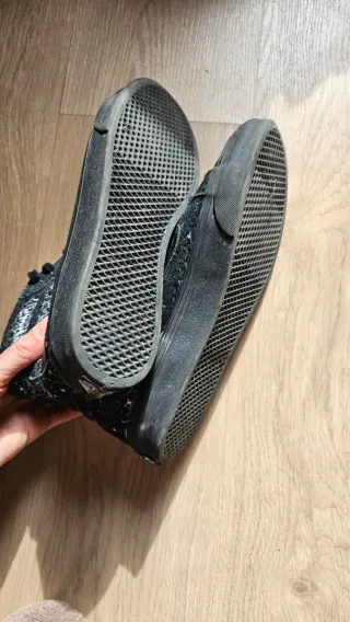 Vans Altas Negras con Diseño Plateado