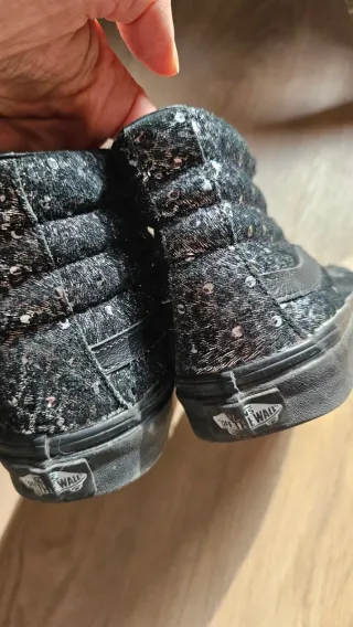 Vans Altas Negras con Diseño Plateado