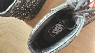 Vans Altas Negras con Diseño Plateado