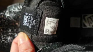 Vans Altas Negras con Diseño Plateado