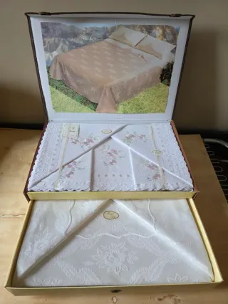 Completo letto matrimoniale ricamato