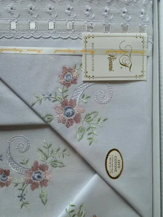 Completo letto matrimoniale ricamato