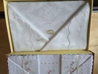 Completo letto matrimoniale ricamato