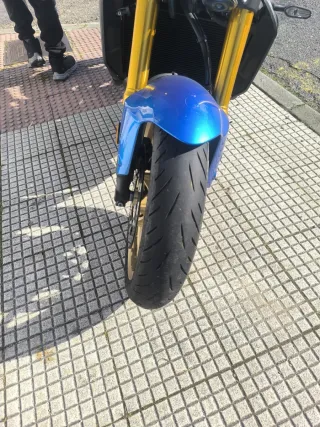 Yamaha XSR900 Azul/Dorado