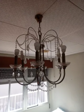 Lámpara de araña de cristal y metal