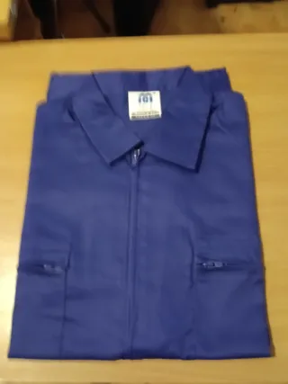 4 Cazadora de trabajo azul A 2€/ unidad..