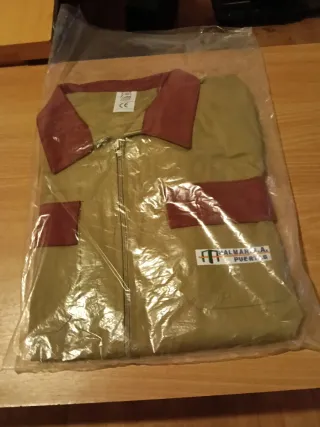 4 Cazadora de trabajo azul A 2€/ unidad..