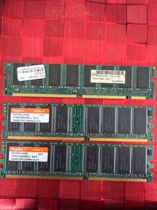 2x 256MB + 1x 128MB DDR RAM Hynix