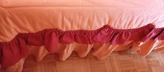 Edredón 1'50 x 2'00  salmon y burdeos con volantes