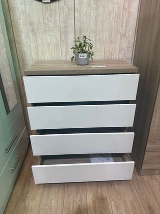 Cómoda 4 cajones madera y blanco