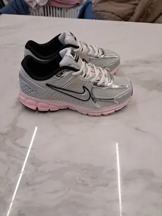 Nike Zoom Vomero 5 Talla 38 Nuevas